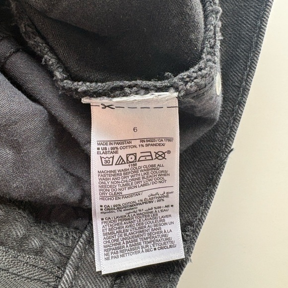 Old Navy O.G. Straight Black Jeans Size 6 Raw Hem - Picture 5 of 9